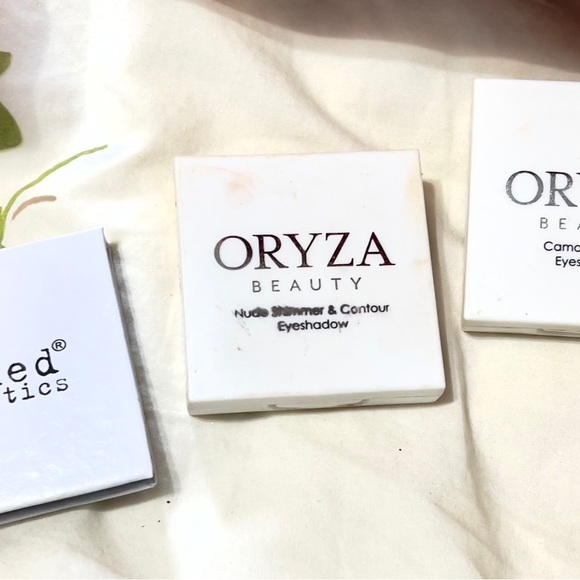 Estée Lauder Makeup & Samples Christmas red Travel Bag 2022 - Picture 9 of 16